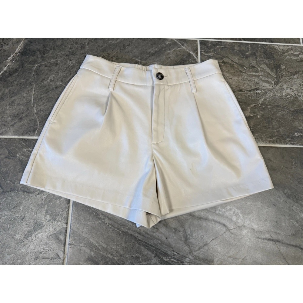 R.G. KANE Women's Faux Leather Pleated Shorts Size Small Cream Classy